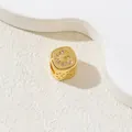 Vergoldeter Würfel-Anhänger mit Zirkonia-Buchstabe G und hohlen Sternendetails - Buchstabe G / Gold