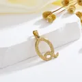Goudkleurige hanger letter Q met getextureerde afwerking op marmeren voetstuk - Stijl Q Alleen Hanger (Zonder Ketting)