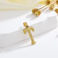 Gouden roestvrijstalen letter T hanger met reliëf textuur op een witte stenen basis - Stijl T Alleen Hanger (Zonder Ketting)