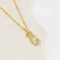 Collier doré avec pendentif lettre G couronnée et pierres de zircone scintillantes - Lettre G