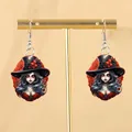 Gothic acryl druppeloorbellen met zwart harige heks, rode schedelhoed en rode jurk - Gothic Hoed Vrouw (Stijl F)
