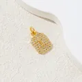 Luxuriöser goldener Rechteck-Anhänger mit Zirkonia-Pflaster und 3D-Buchstabe I - Buchstabe I