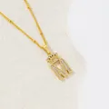 Collier doré avec pendentif lettre M orné d'une couronne et de zircons cubiques brillants - Lettre M