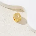 Vergoldeter Würfel-Anhänger mit Zirkonia Buchstabe V und Stern-Ausschnitt für DIY Ketten - Buchstabe V / Gold