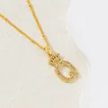 Collier doré avec pendentif initiale Q, petite couronne et oxydes de zirconium - Lettre Q