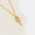Collier couronne et croix plaqué or avec zircons cubiques sur une chaîne perlée - Lettre T