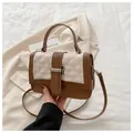 Sac bandoulière bicolore marron et beige avec matelassage losange et boucle en métal - Blanc et Marron