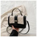 Sac bandoulière chic bicolore matelassé avec fermoir argenté et bandoulière - Blanc et Noir