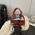 Borsa a conchiglia alla moda con stampa serpente rossa e dettagli in PVC trasparente - Rosso