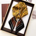 Detail eines Seidenschals mit Vintage-Paisley-Muster und geometrischem Druck in Premium-Optik - Ingwer Schwarz & Rot Patchwork Paisley Stil (18) / Ingwer-Patchwork