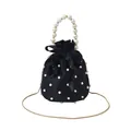 Elegante schwarze Beuteltasche aus Satin mit Kunstperlen und Kettenriemen - Schwarz