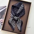 Elegante sciarpa in seta da donna con motivo pied-de-poule classico bianco e nero - Nero
