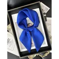 Carré en satin bleu roi uni pour femme avec texture de soie brillante de qualité - Bleu saphir