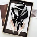 Élégant foulard carré en satin avec imprimé zèbre noir et blanc et bordure rose - Style Contraste Zèbre Bordure Rose (10)