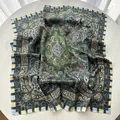 Klassieke groene paisley zijden-look sjaal met elegante vintage ruitjesrand - Groen