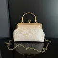 Rosa Vintage-Handtasche mit Jacquard-Stickerei, goldenem Griff und Kettenschultergurt - Rosa