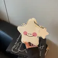 Sternförmige cremefarbene Umhängetasche mit Smiley-Aufdruck und Silberkette - Weiß
