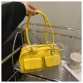 Sac oreiller jaune vif avec nœud en dentelle blanche et deux poches à rabat - Jaune