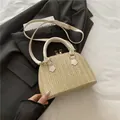 Bolso de paja tejida beige con asa de cuero blanco y correa ajustable para el hombro - Caqui