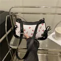 Vintage τσάντα ώμου με τύπωμα κερασιού, μαύρους φιόγκους και ρυθμιζόμενο λουράκι - Μαύρο