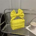 Borsa trapuntata giallo brillante con tracolla a fiocco e motivo a rombi chic - Giallo