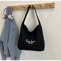 Sac fourre-tout en toile noire avec imprimé C'est la vie PAN'TOR suspendu au crochet - Noir