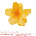 Details zur 7 cm gelben Plumeria-Blütenhaarklammer mit spezifischen Maßen und Gewicht - Gelb und Orange Verlauf (2# 7cm)