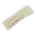 Dettaglio di un elegante fermaglio per capelli rettangolare con perle bianche intrecciate - 5# Clip a Scatto a Rettangolo con Perle Complete
