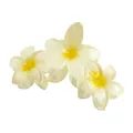 Détail de la pince à cheveux plumeria à trois fleurs avec dégradé jaune et mat - Pince à Cheveux Frangipanier Connectée / 11cm / Light jaune