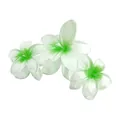 Détail de la pince à cheveux fleur de frangipanier vert avec des pétales translucides - Pince à Cheveux Frangipanier Connectée / 11cm / Vert