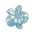 Détail d'une pince à cheveux frangipanier bleu clair translucide de 4cm, texture gelée - Frangipanier Bleu Clair Gelée