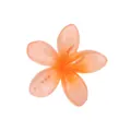 Gros plan détaillé d'une pince à cheveux fleur de frangipanier dégradée de 4,5 cm - Style 3 Pince à Cheveux Frangipanier