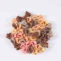 Nahaufnahme von Morandi-Miniklammern mit hohlem D-Design und Metallfedern für das Haar - Dose / Sichelstil (3#)(A0258) / 50-teiliges Set (2.5 cm) / bunt