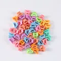 Nahaufnahme von bunten Mini-Haarklammern in Herz- und Blumenform in Bonbonfarben - Dose / Sichelstil (6#)(A0258) / 50-teiliges Set (2.5 cm) / bunt
