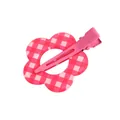 Detalle de pinza para el pelo floral con cuadros rojos y clip metálico rosa pastel - Flor a Cuadros Roja