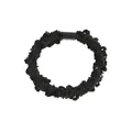Vue détaillée d'un chouchou noir en chenille douce avec texture élastique - 6# Élastique à Pompon Noir