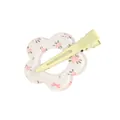 Detalle de pinza para el pelo con flor de resina blanca, motivos de rosas y clip de metal amarillo - Flor Estampado Pequeño Amarillo