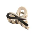 Detail of 4cm bow-shaped hair claw clip with beige and brown gradient finish - Creamy White And Black Fish Claw