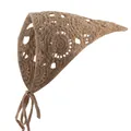 Bruine gehaakte driehoekige bandana haarsjaal met vintage gebreid bloempatroon - Donker Camel Opengewerkte Bandana