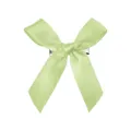 Détail d'un nœud papillon en satin vert clair avec une barrette métallique argentée au dos - Vert Herbe