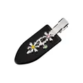 Vue détaillée de la pince à cheveux noire avec fleurs argentées et strass multicolores - 7# Fleur Noire