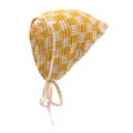 Geel en crème geruite gebreide babymuts met handige bindbandjes in retro stijl - Geel Wit Geruite Gebreide Muts