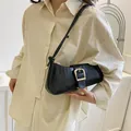 Schwarze baguette-tasche für damen mit krokodil-struktur und goldener schnalle - Schwarz