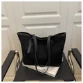 Borsa tote classica in pelle scamosciata nera con spalline in pelle, stile retrò - Nero
