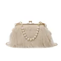 Borsa in ecopelliccia beige con elegante manico di perle e chiusura in metallo - Albicocca