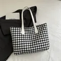 Grand sac cabas à motif pied-de-poule avec anses en similicuir blanc élégant - Noir