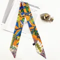 Smalle oranje satijnen sjaal met vogel- en bladprint voor haar- of handtasdecoratie - Vogelzang Bloemen C / 90cm