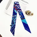 Foulard étroit en satin bleu foncé et bleu clair avec motifs floraux abstraits - Vie Vibrante Bleu / 90cm