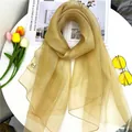 Eleganter champagnerfarbener Schal aus Seidenwolle mit Glitzereffekt für Abendkleider - Beige Gold