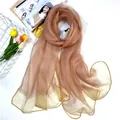 Sciarpa in seta e lana color oro champagne con bordi di strass e finitura lucida - 200x75cm / Rosa e Beige